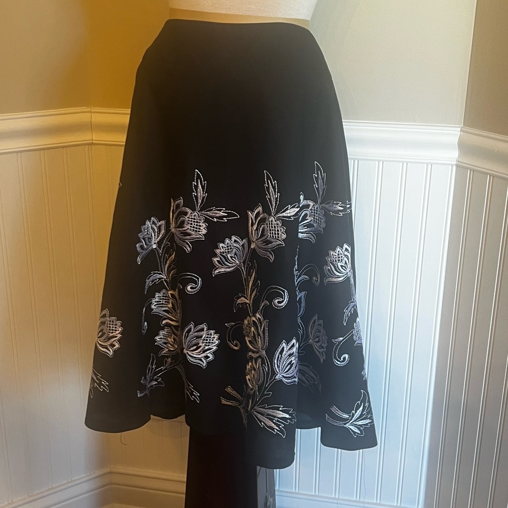 Ann Taylor Loft Black and White High-Waisted Floral Skirt, size 6